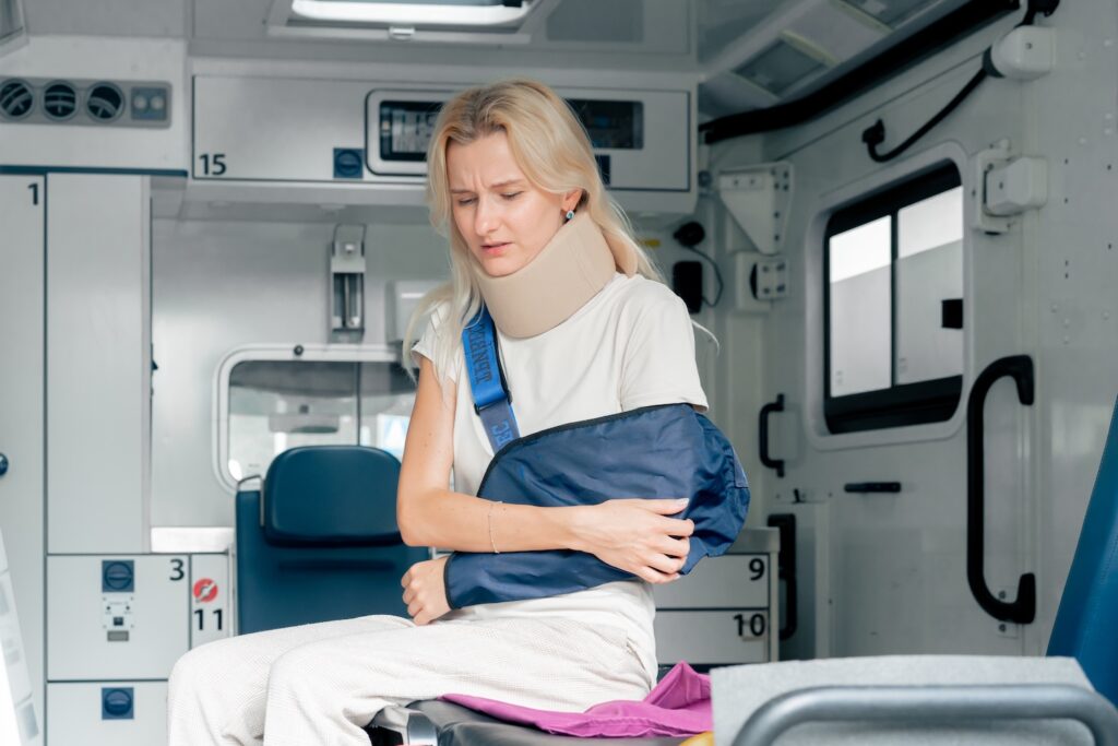 Poszkodowany pasażer otrzymujący pomoc prawną po wypadku